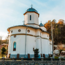 Lacasuri de Cult Hai La Valcea