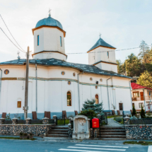 Lacasuri de Cult Hai La Valcea