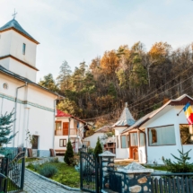 Lacasuri de Cult Hai La Valcea